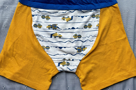 Constructies Blue Thigh: boxer briefs made from tshirts