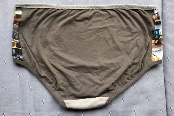 Constructies Hips: XL undies made from Tshirts