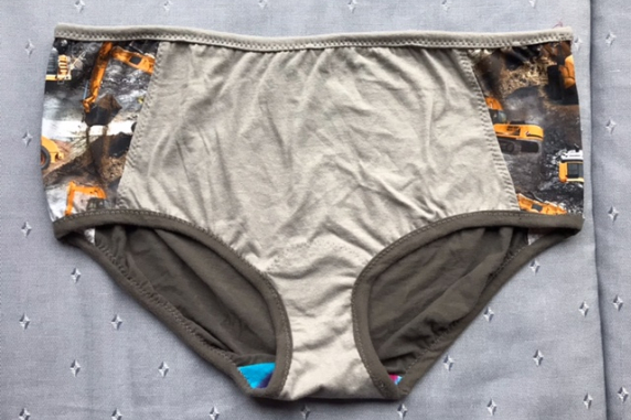 Constructies Hips: XL undies made from Tshirts