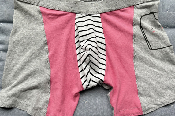 Tea Bag: medium large tshirt briefs