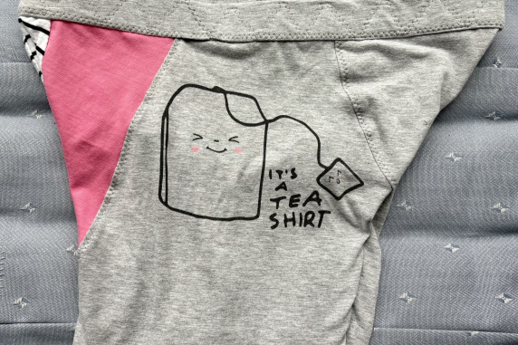 Tea Bag: medium large tshirt briefs