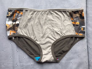 Constructies Hips: XL undies made from Tshirts